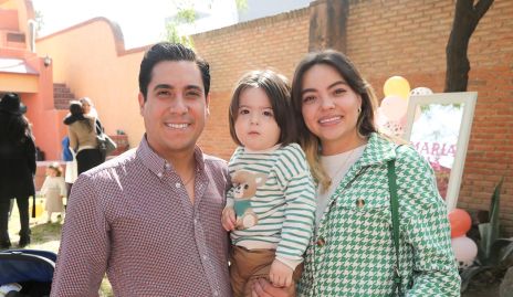  Oscar Martell, José María Pérez r Itzel Cuello.