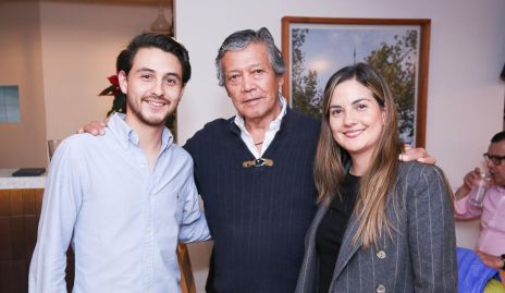 Santiago Hervert, Miguel Yishima y Zaira Hervert.
