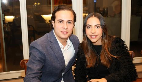  César Flores y Mariana Anaya.