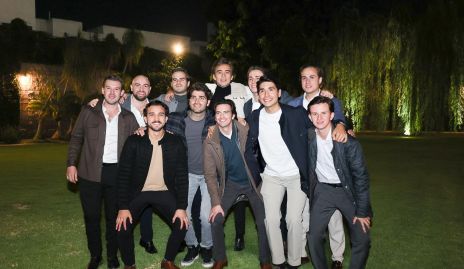  Los Canarios.
