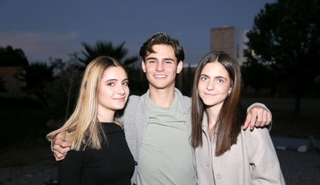  Cayetana, Javier y Constanza Fernández Navarro.