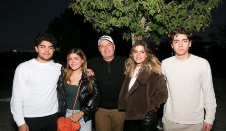  Familia Morales Sarquis, César, Yezmín, César, Yezmín y Santiago.