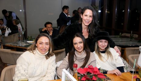  Érika López, Carina Montar, Bárbara Ruiz y Montse Aldrett.