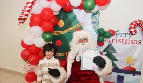  Gastón Valdés con Santa.