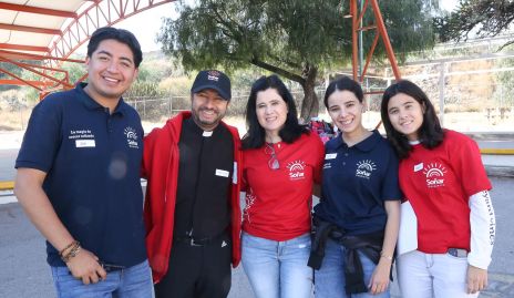  Javier Castillo, Pbro. Rodolfo, Martha Aldrett, Daniela y María Navarro.
