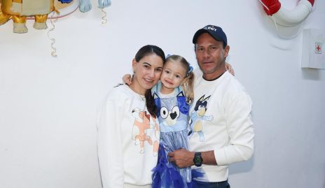  Mariana Llaguno y Javier Amozorrutia con su hija Cayetana.