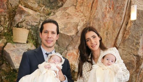  José María Padilla y Marcela Solórzano con sus hijas Luciana y Macarena.