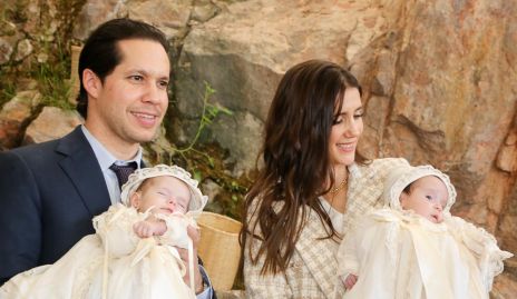  José María Padilla y Marcela Solórzano con sus hijas Luciana y Macarena.