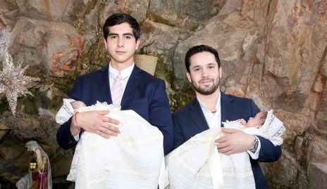  Antonio Solórzano y Erick Padilla con sus ahijadas Luciana y Macarena Padilla y.