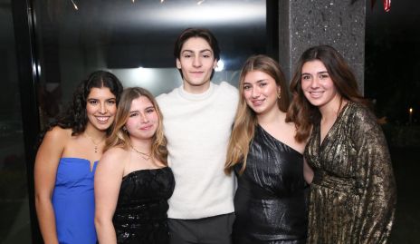  Isa Algara, Danna Heinze, José María González, Isabela Rossel y Anilú Zuviri.