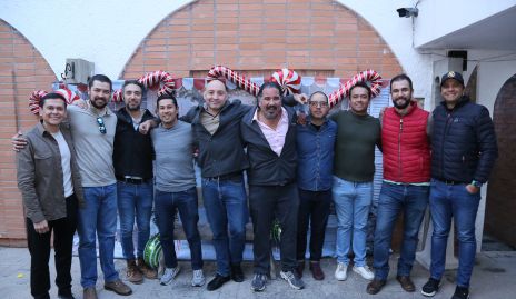  Amigos celebrando la Navidad.