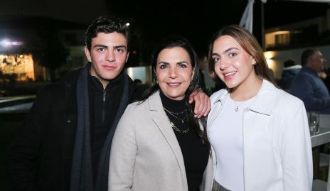  Omar Feres, Mely Mahbub y Emelin Feres.