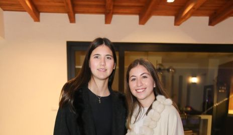  Natalia González y Regina Morones.