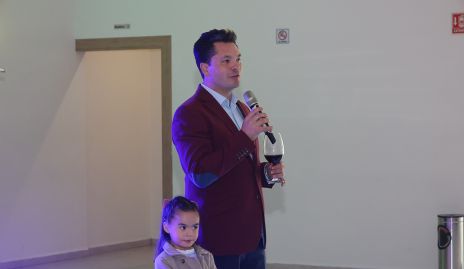  Gabriel Sanders dedicándole unas palabras a su papá.