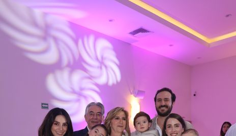  Adriana de la Maza, Martina Valle, Gabriel Sanders, Maru Bárcena, Nicolás Valle, Rodrigo Valle, Ana Gaby Ibarra y Sebastián Valle.