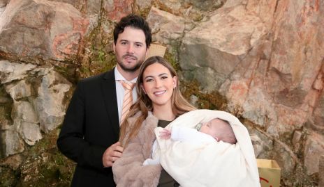  Claudio Meade y Elena Pelayo con su hijo Claudio.