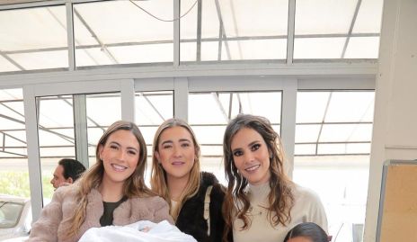  Elena y Laura Pelayo, Maricarmen Meade, Claudio Meade, Melina y Ximena Torres.