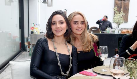  Valentina Nava y Lorenza Hinojosa.