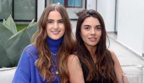  Camila de la Garza y María.