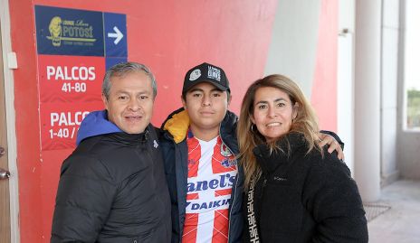 Mateo Hernández, Emiliano Hernández y Dani Isabel Moctezuma.