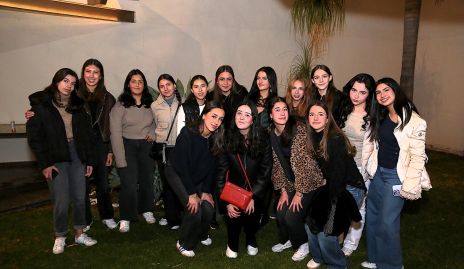  Ana Lu Mier Meade con sus amigas.