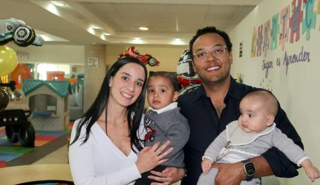  Xavier Campos y Luli Lamas con sus hijos Eugenio y Patricio.