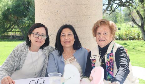  Carmenchu Pérez, Tere Díaz Infante y Marcelle Coulon.