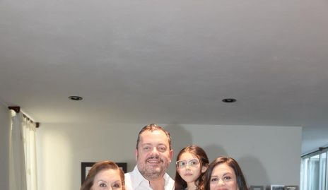  Mary Nieto, Ramón Meade, Celina Meade y Alejandra Martínez.