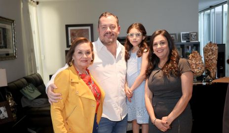  Mary Nieto, Ramón Meade, Celina Meade y Alejandra Martínez.