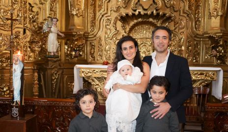  Fernanda Saiz y Wilfrido Martínez con sus hijos y su sobrino José Manuel.