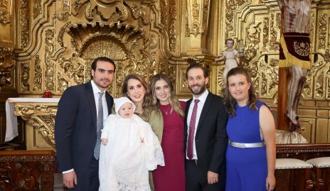  José Manuel con sus papás Manuel Saiz y Mónica Torres y sus padrinos Elizabeth Treviño, Andrés Torres y Sofía Torres.