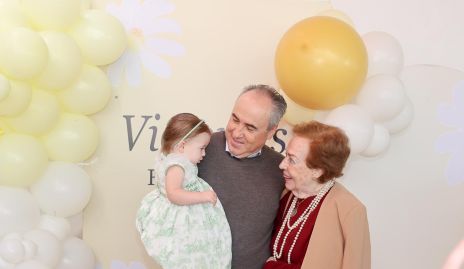  3 generaciones, Alejandro Navarro y Anna Astrid Werge con Victoria.