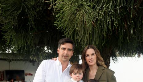  Eunice Camacho y Manuel Labastida con sus hijos José Manuel, Jerónimo y Paula.