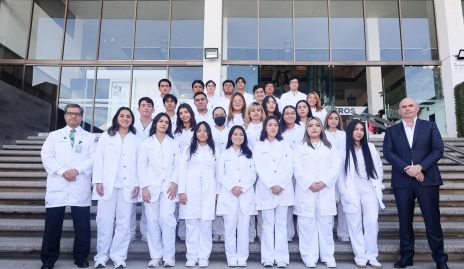  Egresados de la Facultad de Medicina de la Universidad Cuauhtémoc.
