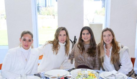  María Torres, Eunice Camacho, Lu Castelo y Pau Martínez.