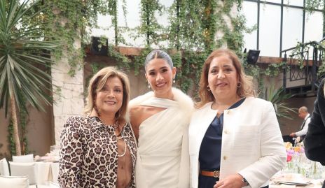  Soledad Vega, Isa y Sofía Carrillo.