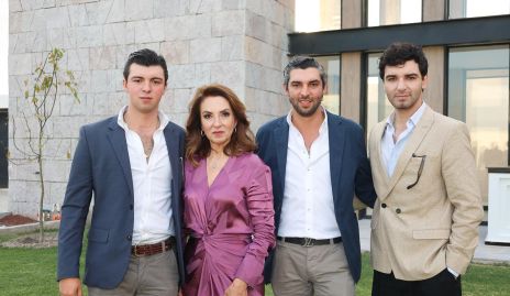  Rocío Mexicano con sus hijos Alejandro, Jerónimo y Pablo Labastida.