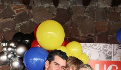  Miriam Huber y Alejandro Valladares con su hijo Luca.