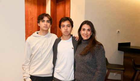  Vanessa Galarza con sus hijos Gonzalo y Pablo Martínez.