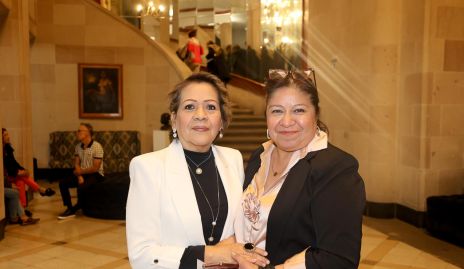  Rosa María Díaz y Angélica Hernández.