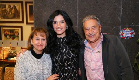  Perla Salazar, Ale Cano y Pepe Canales.