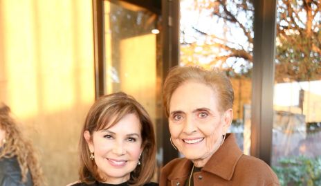  Marissa Contreras y Toyita Villalobos.