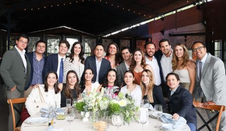  Luli Lamas y Javier Campos con sus amigos de toda la vida.