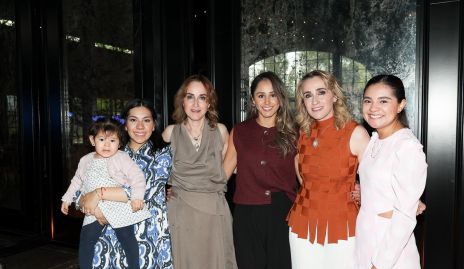  Alba, Ana Isa Padrón, Adriana Torre, Ilse Cambia, Gaby Torre y Mariana Veloz.