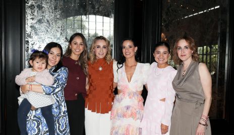  Alba, Ana Isa Padrón, Ilse Cambia, Gaby Torre, Luli Lamas, Mariana Veloz y Adriana Torre.