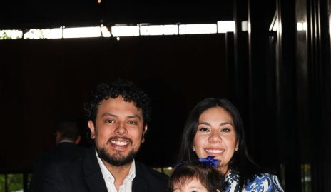  Alejandro López y Ana Isa Padrón con su hija Alba.