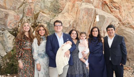  Sofía Rodríguez, Mariela Rodríguez, Luis Fernando Rodríguez, Alejandra Berrueta, María Berrueta y Rolando Domínguez con María Paula y Mariale.