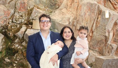  Luis Fernando Rodríguez y Alejandra Berrueta con sus hijas María Paula y Mariale.