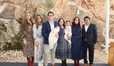  Sofía Rodríguez, Mariela Rodríguez, Luis Fernando Rodríguez, Alejandra Berrueta, María Berrueta y Rolando Domínguez con María Paula y Mariale.