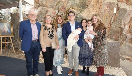  Juan Antonio Rodríguez, Alma Rodríguez, Mariela Rodríguez, Luis Fernando Rodríguez, Alejandra Berrueta y Sofía Rodríguez con María Paula y Mariale.